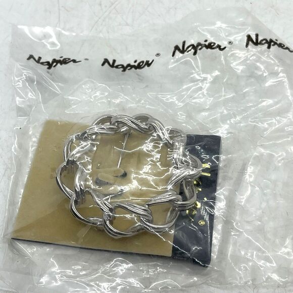 Napier Wreath Pin Brooch Silver Tone Link New on Card Vintage in Original Wrap - Picture 2 of 13